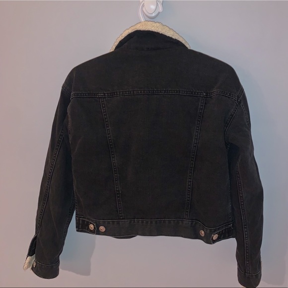 TOPSHOP Washed Denim Cropped Jacket with Fleece - Picture 2 of 2